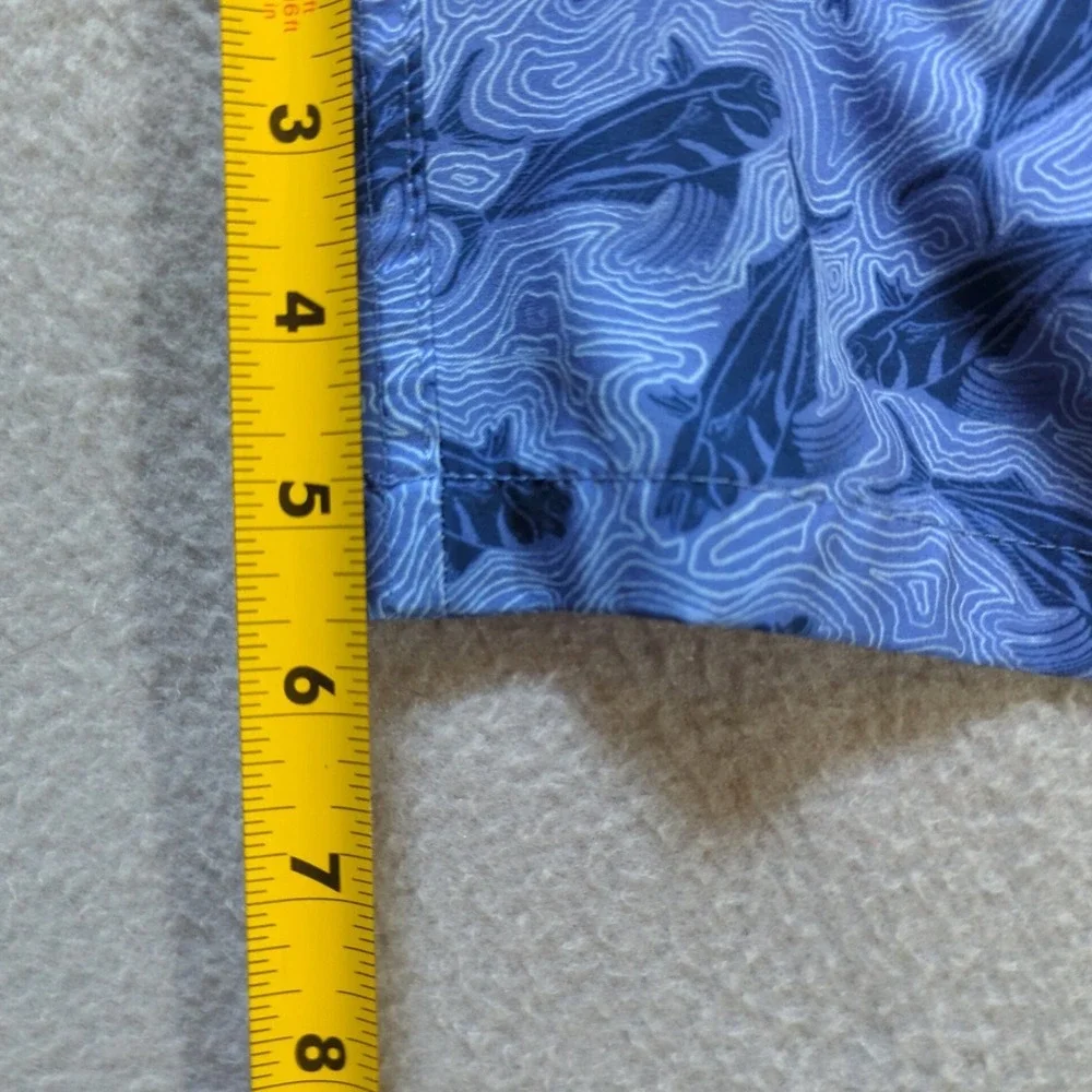 Huk Pursuit Volley Rooster Wake Shorts 5.5in Mens M Blue Fish Print Flawed Liner